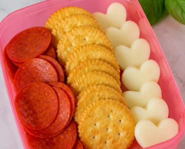 DIY Pizza Crackers Lunchable